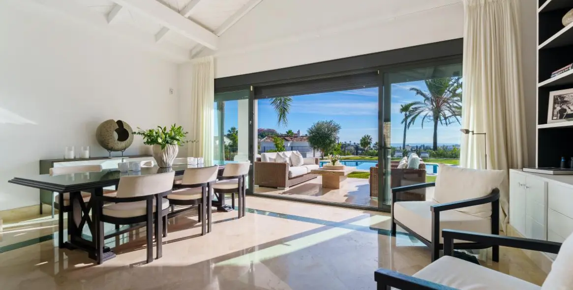 Venta de villa independiente en Nueva Andalucía 35