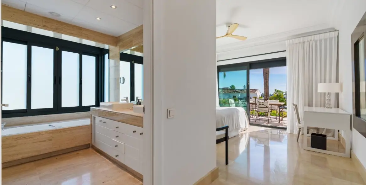 Venta de villa independiente en Nueva Andalucía 37