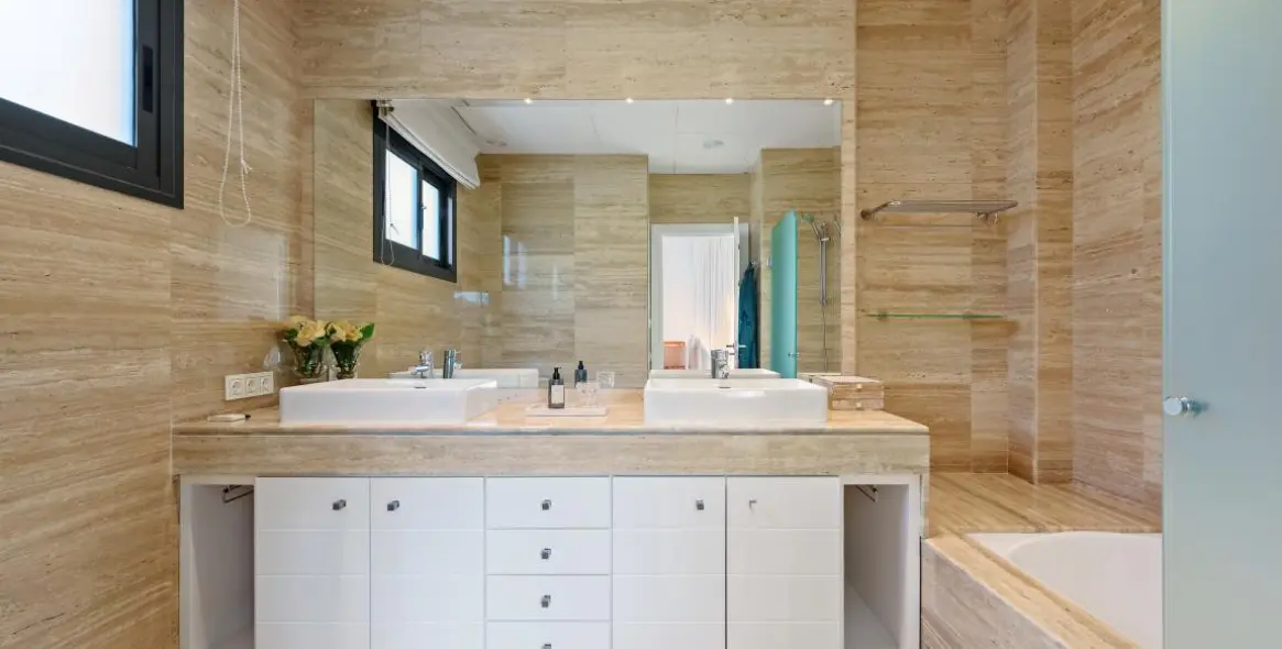 Venta de villa independiente en Nueva Andalucía 38