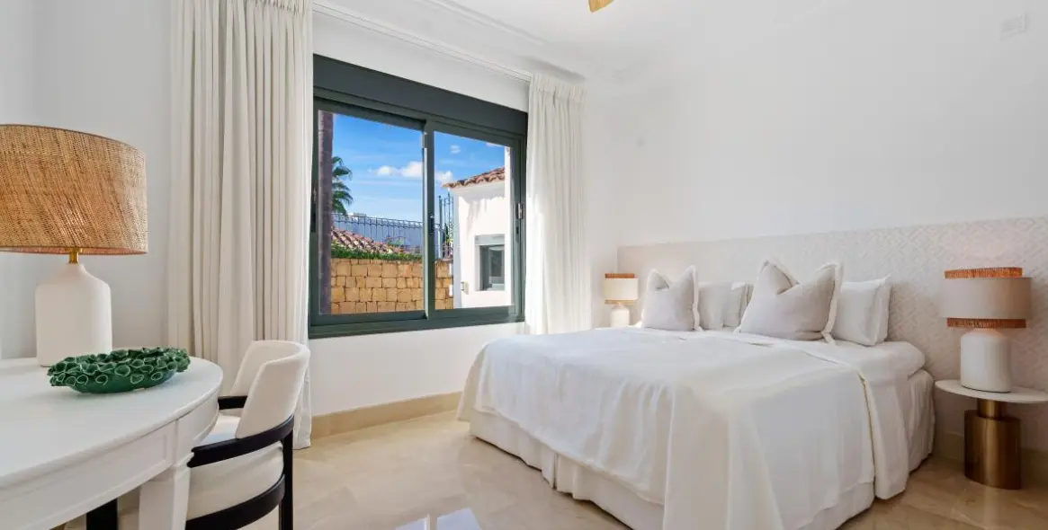 Venta de villa independiente en Nueva Andalucía 41