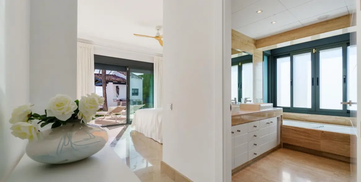 Venta de villa independiente en Nueva Andalucía 42