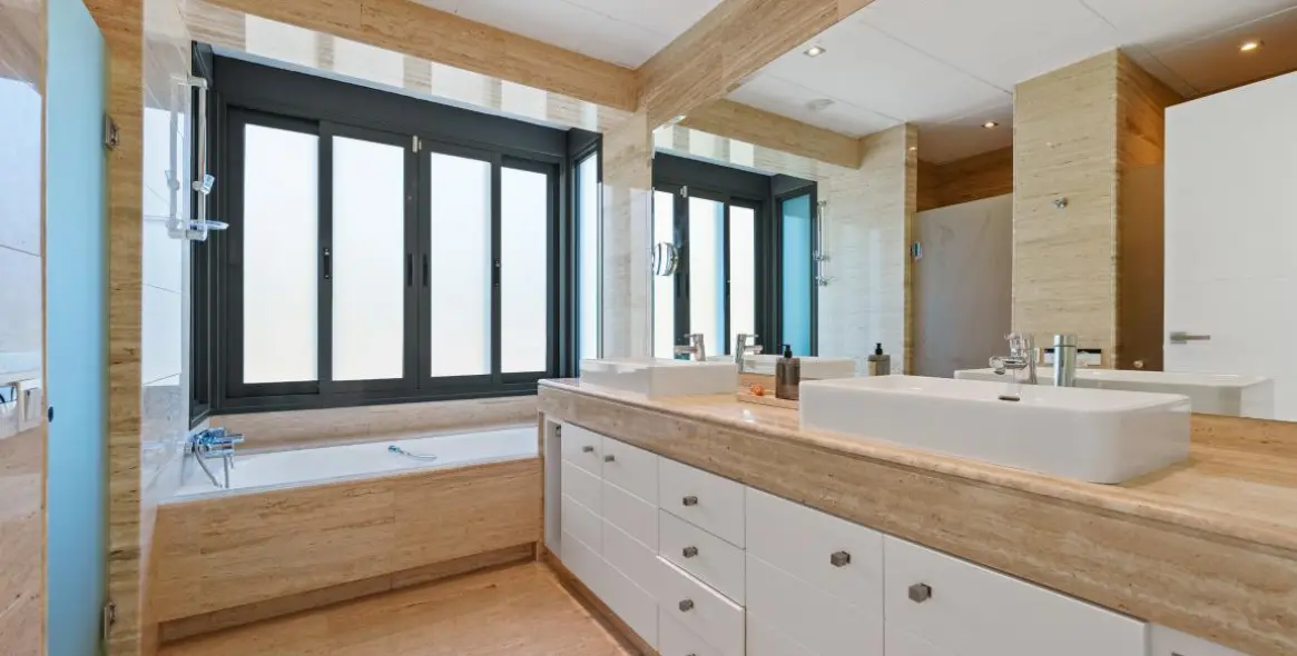 Venta de villa independiente en Nueva Andalucía 44