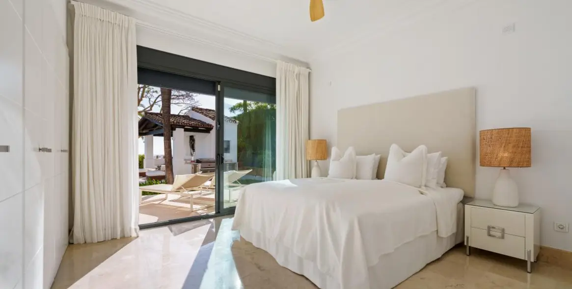 Venta de villa independiente en Nueva Andalucía 45