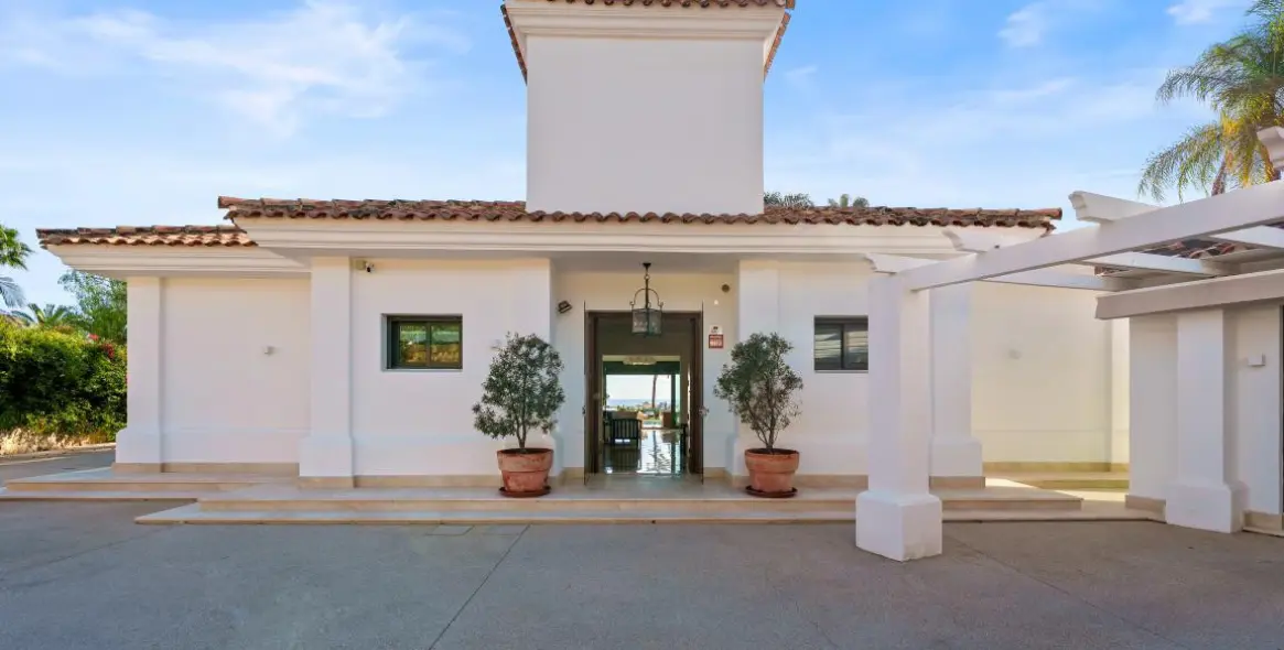 Venta de villa independiente en Nueva Andalucía 59