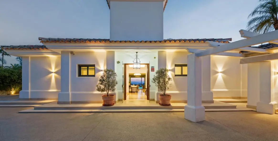 Venta de villa independiente en Nueva Andalucía 61