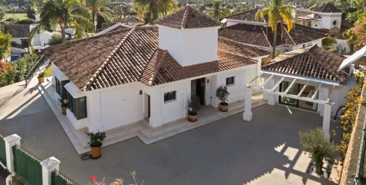 Venta de villa independiente en Nueva Andalucía 63