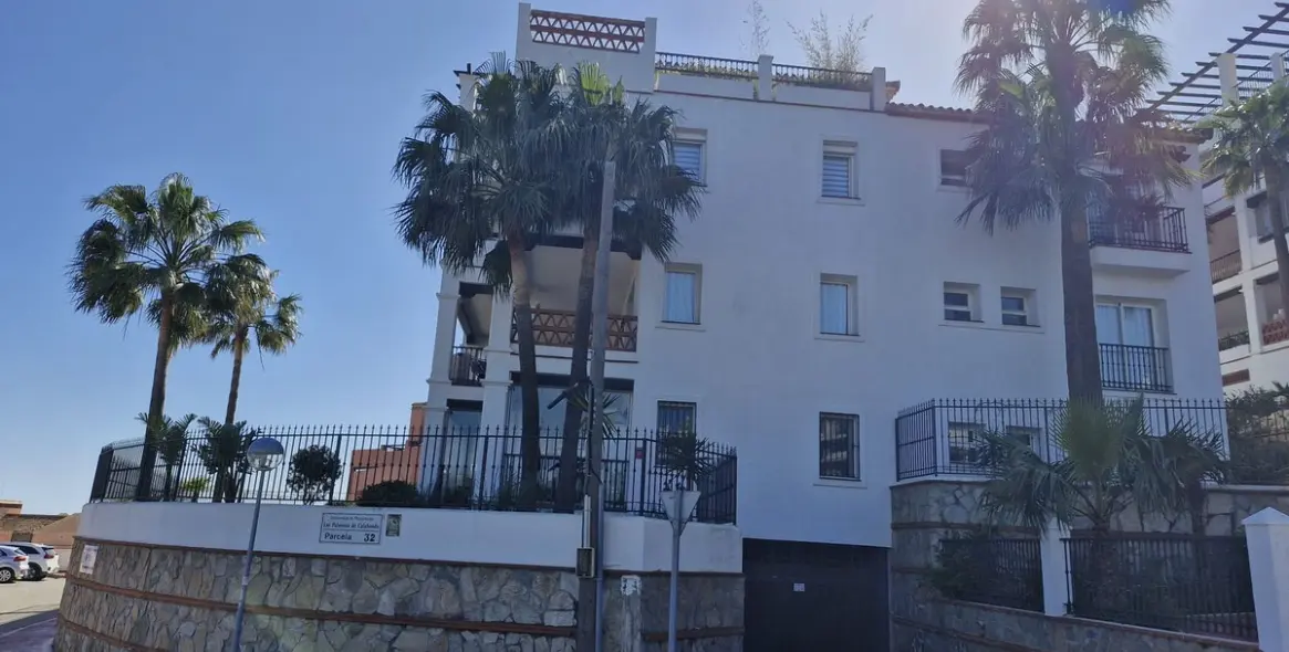 Продажа апартаментов на первом этаже в Calahonda 1