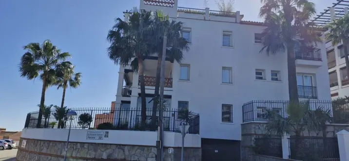 Продажа апартаментов на первом этаже в Calahonda 0