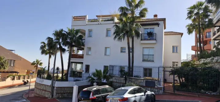 Продажа апартаментов на первом этаже в Calahonda 1