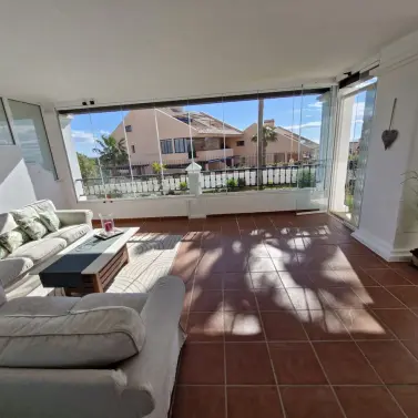 Продажа апартаментов на первом этаже в Calahonda