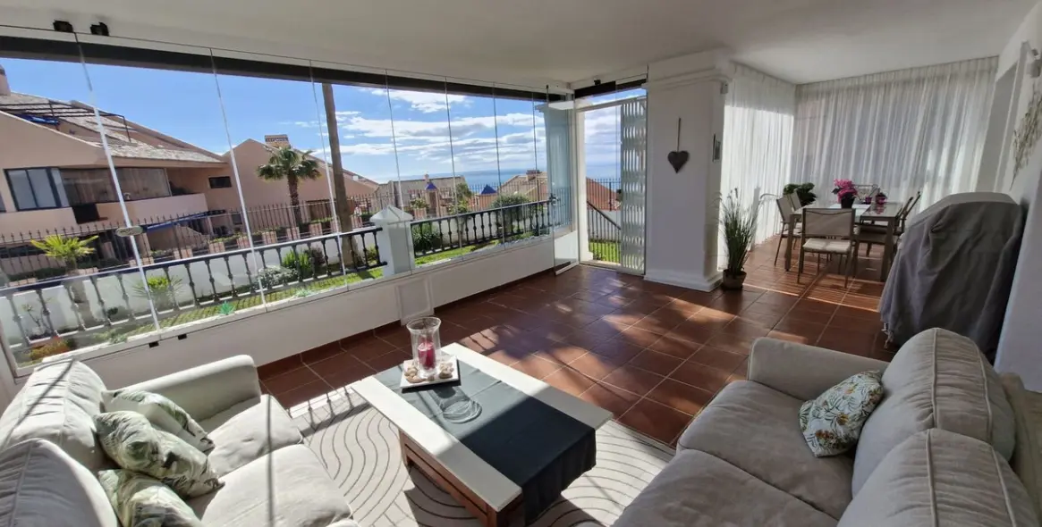 Продажа апартаментов на первом этаже в Calahonda 5