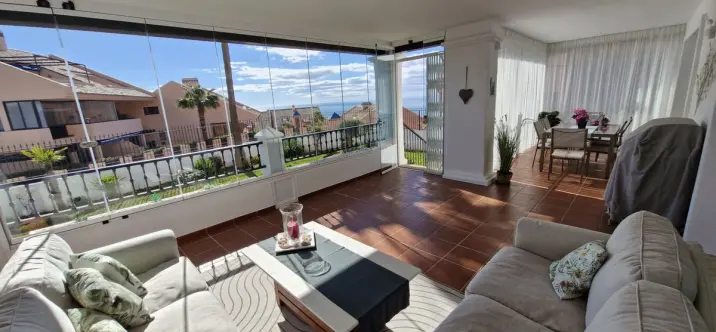 Продажа апартаментов на первом этаже в Calahonda 4