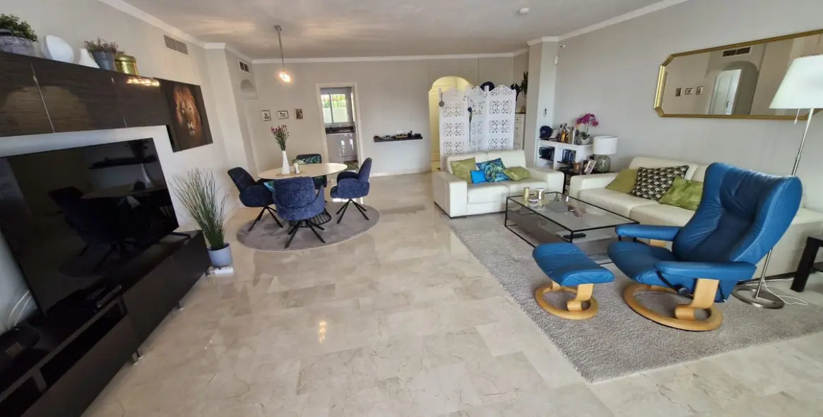 Продажа апартаментов на первом этаже в Calahonda 7