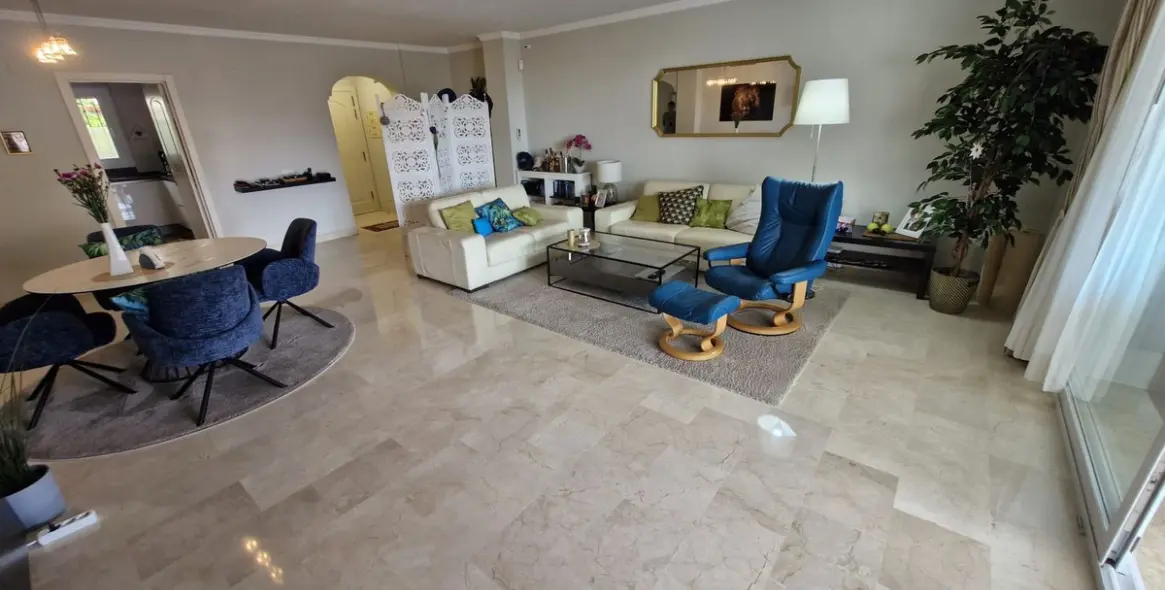 Продажа апартаментов на первом этаже в Calahonda 8