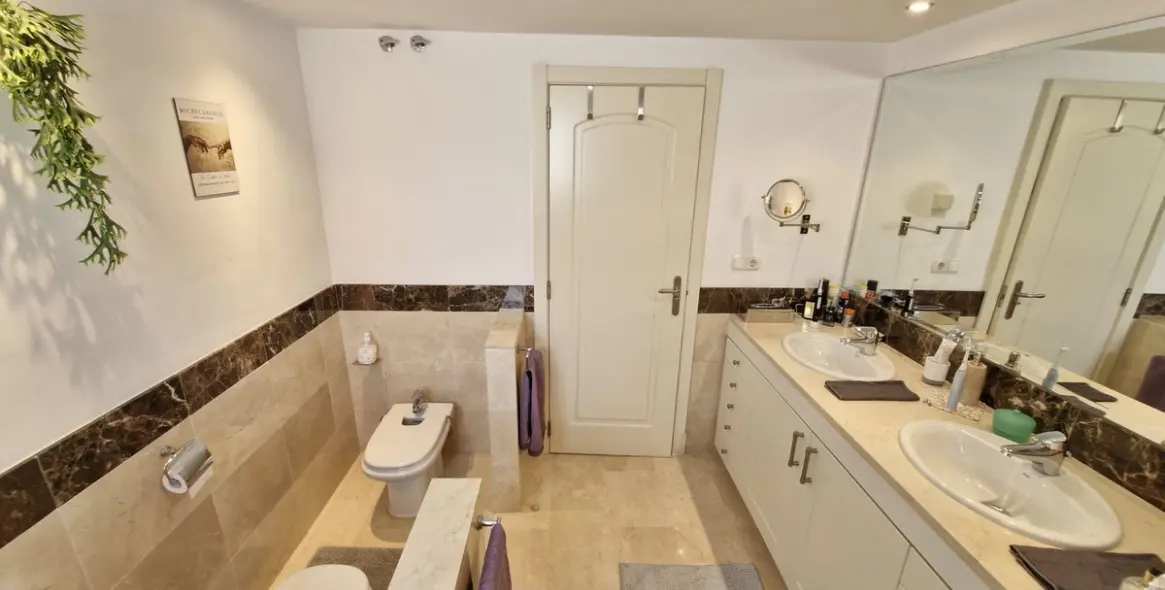 Продажа апартаментов на первом этаже в Calahonda 15