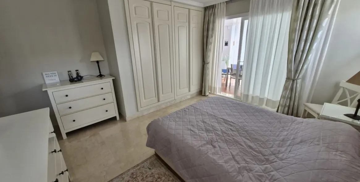 Продажа апартаментов на первом этаже в Calahonda 24