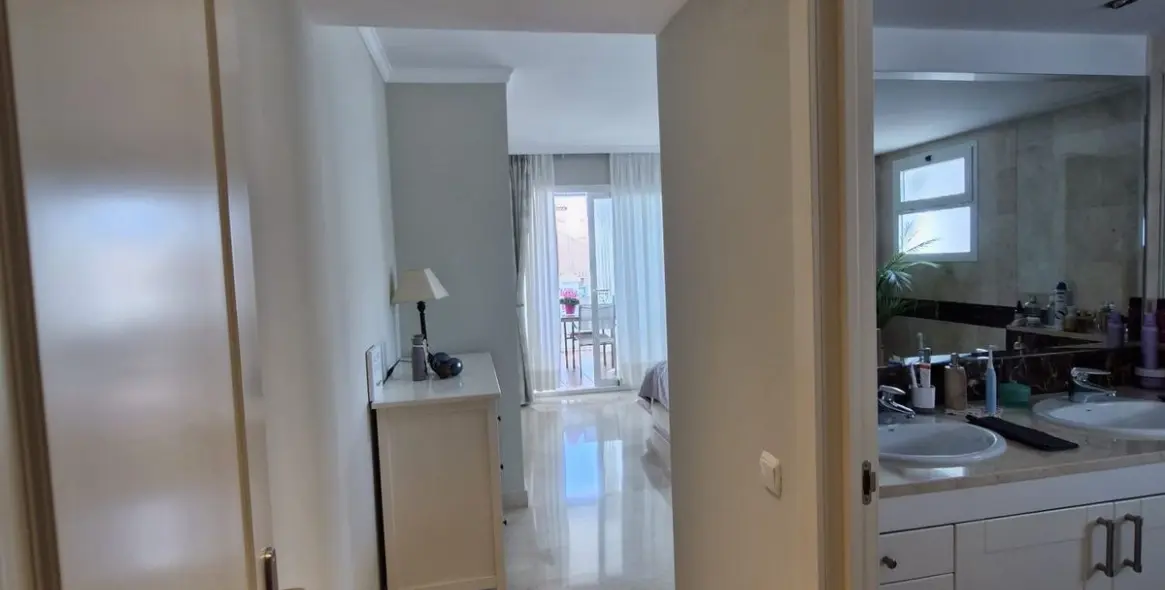 Продажа апартаментов на первом этаже в Calahonda 25