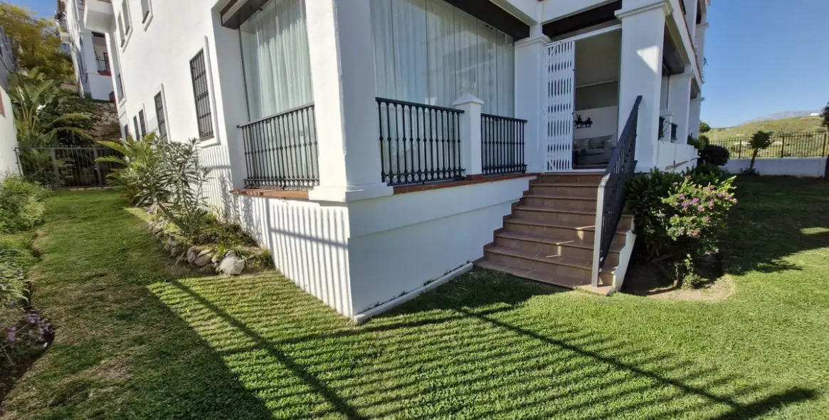 Продажа апартаментов на первом этаже в Calahonda 31