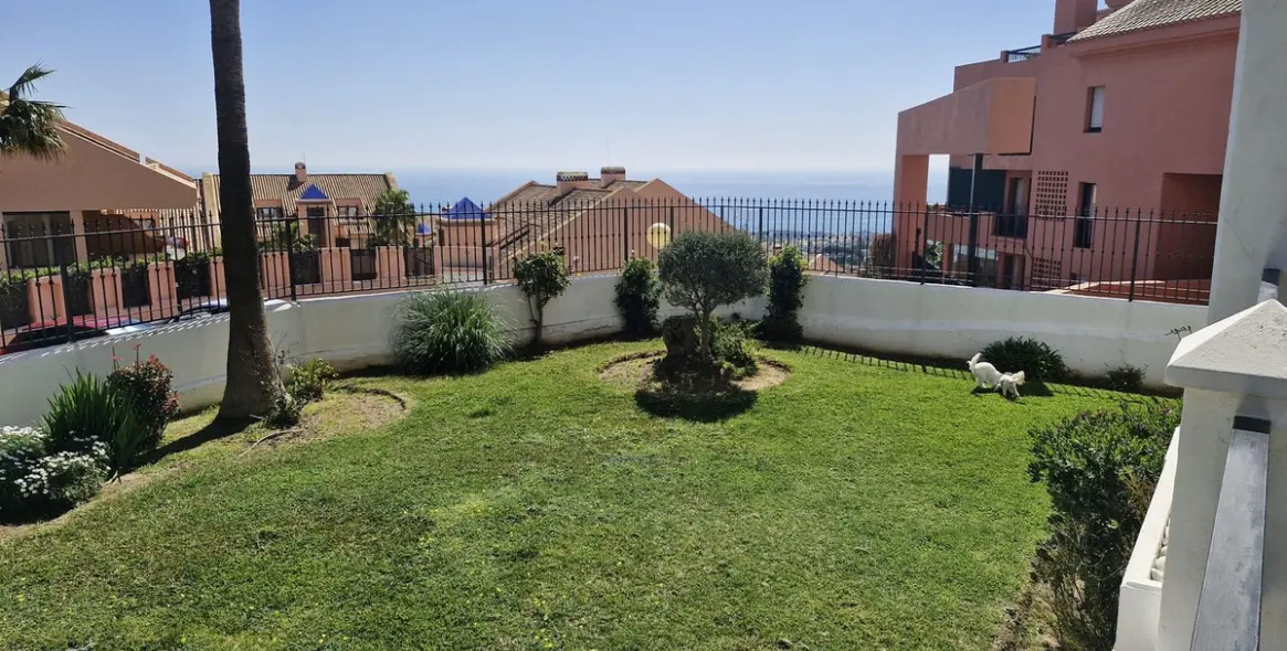 Продажа апартаментов на первом этаже в Calahonda 32