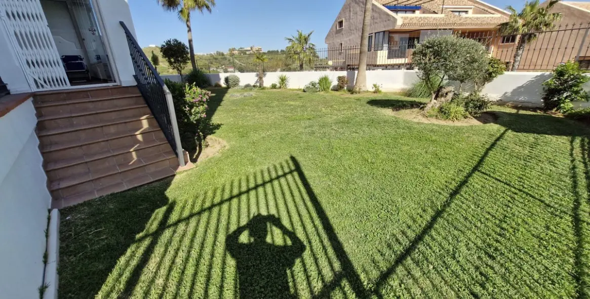 Продажа апартаментов на первом этаже в Calahonda 33