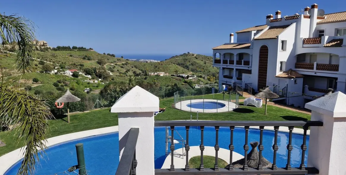 Продажа апартаментов на первом этаже в Calahonda 34