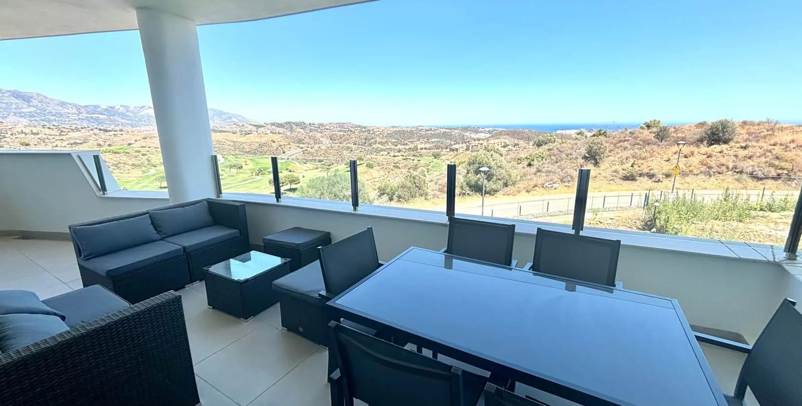 Sale of middle floor apartment in La Cala de Mijas 1