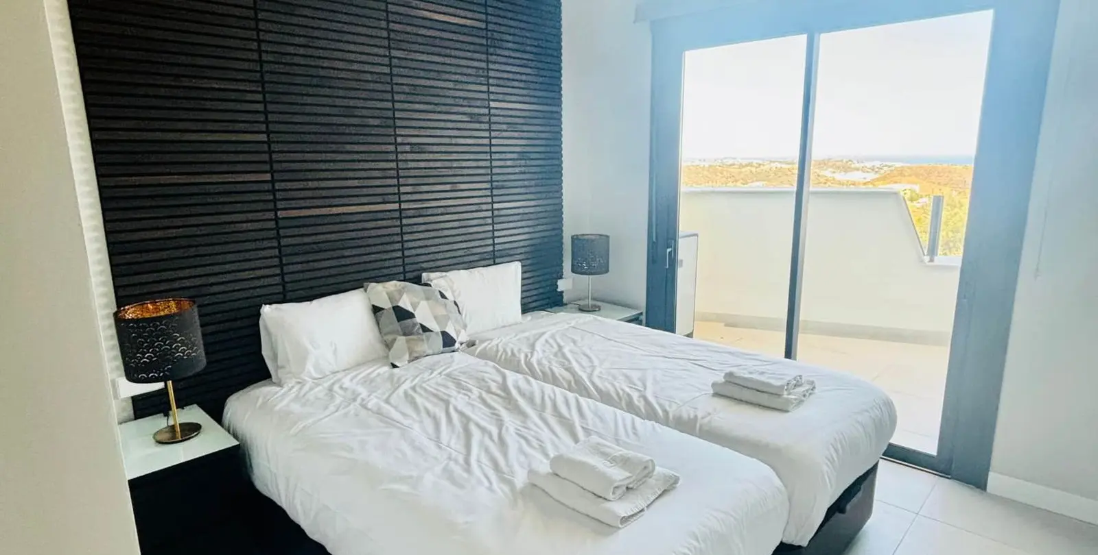 Sale of middle floor apartment in La Cala de Mijas 4