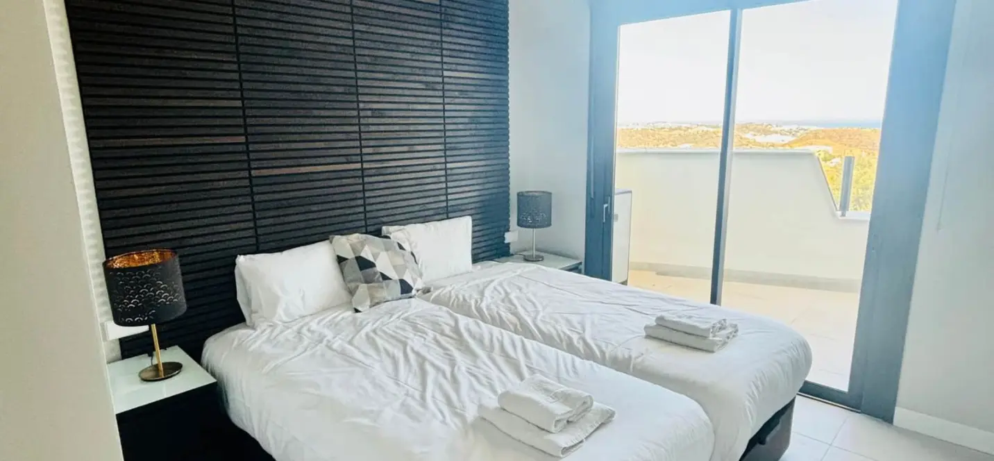 Sale of middle floor apartment in La Cala de Mijas 3