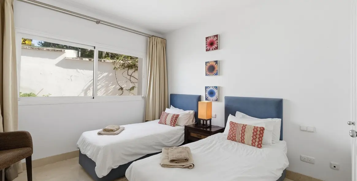 Продажа апартаментов на первом этаже в Nueva Andalucía 2