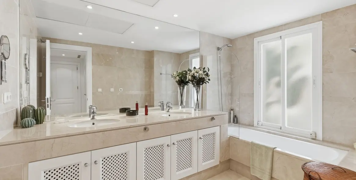 Продажа апартаментов на первом этаже в Nueva Andalucía 3