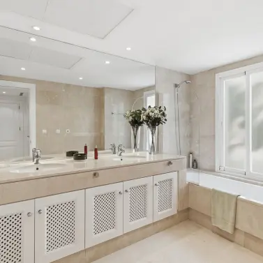 Продажа апартаментов на первом этаже в Nueva Andalucía