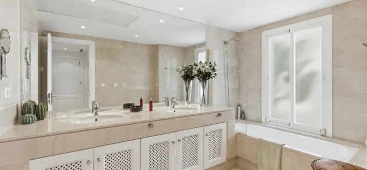 Продажа апартаментов на первом этаже в Nueva Andalucía 2