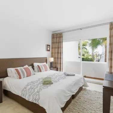 Продажа апартаментов на первом этаже в Nueva Andalucía