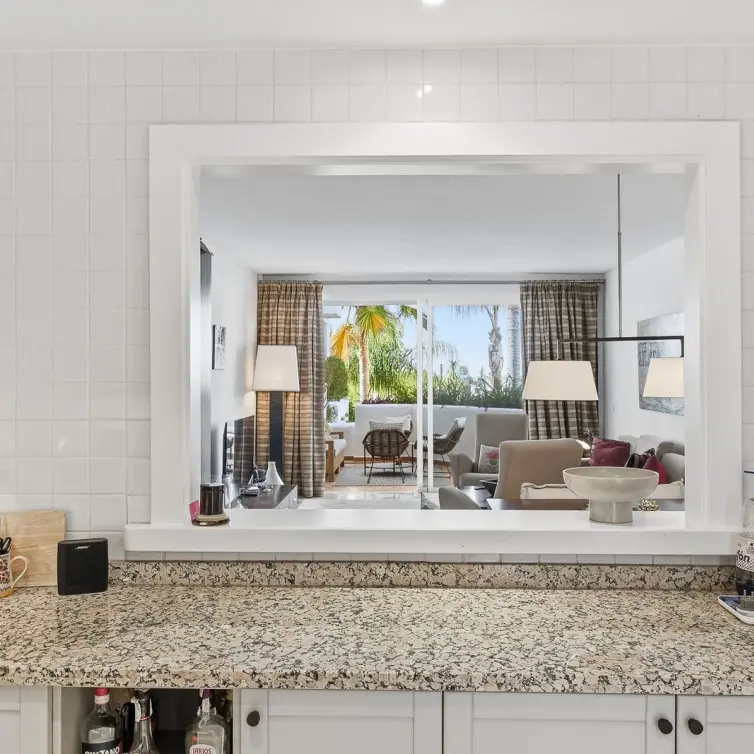 Venta de apartamento en planta baja en Nueva Andalucía