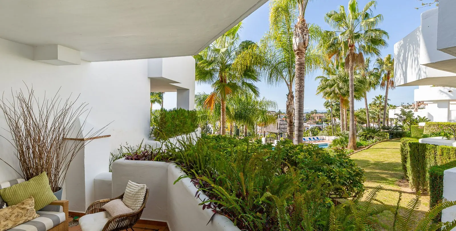 Venta de apartamento en planta baja en Nueva Andalucía 15