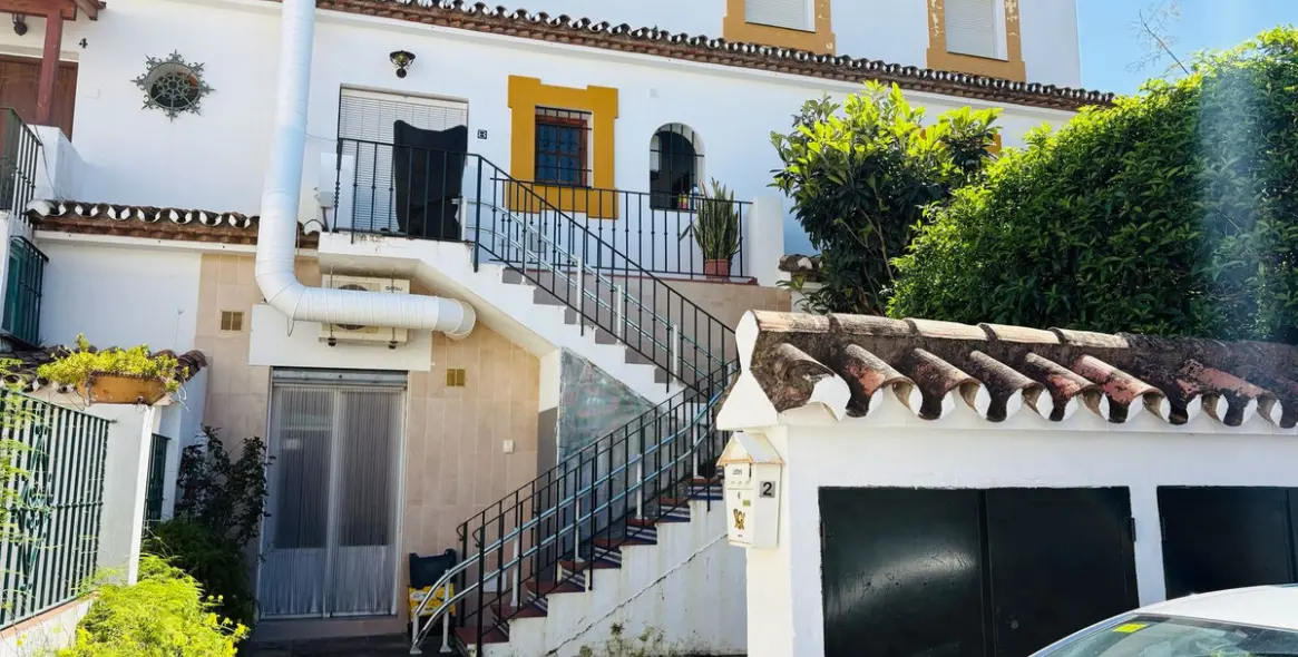 Продажа таунхауса в Estepona 1