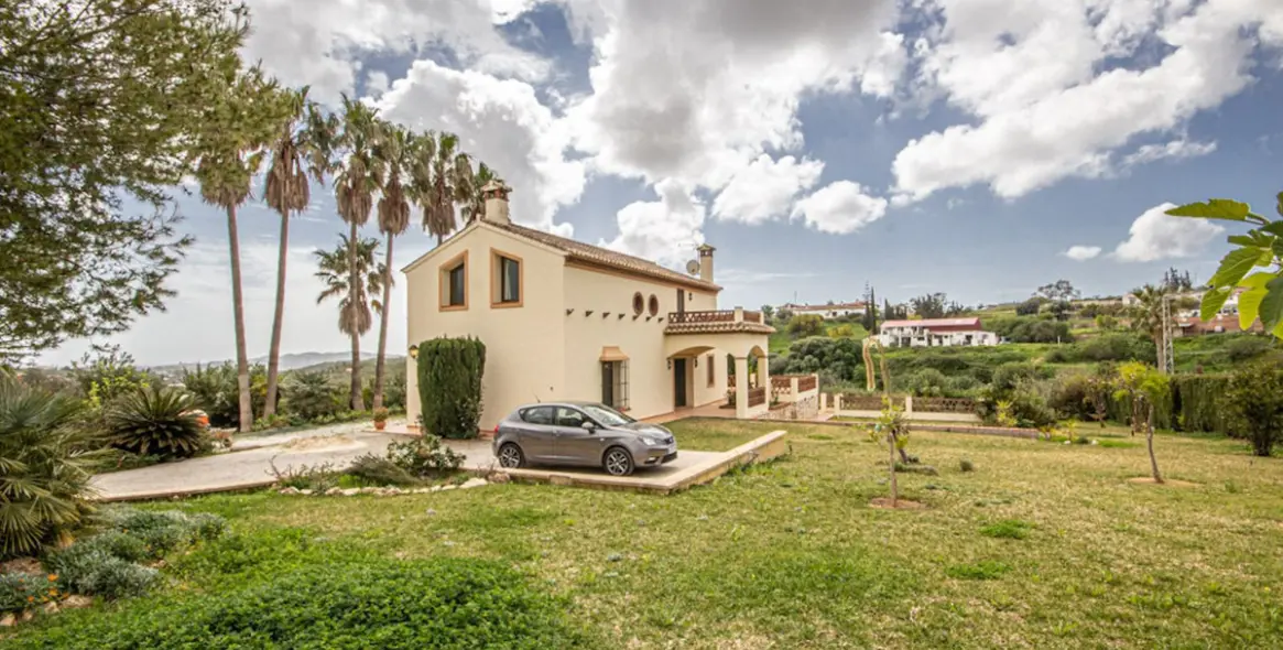 Продажа  отдельно стоящей виллы в La Cala de Mijas 1