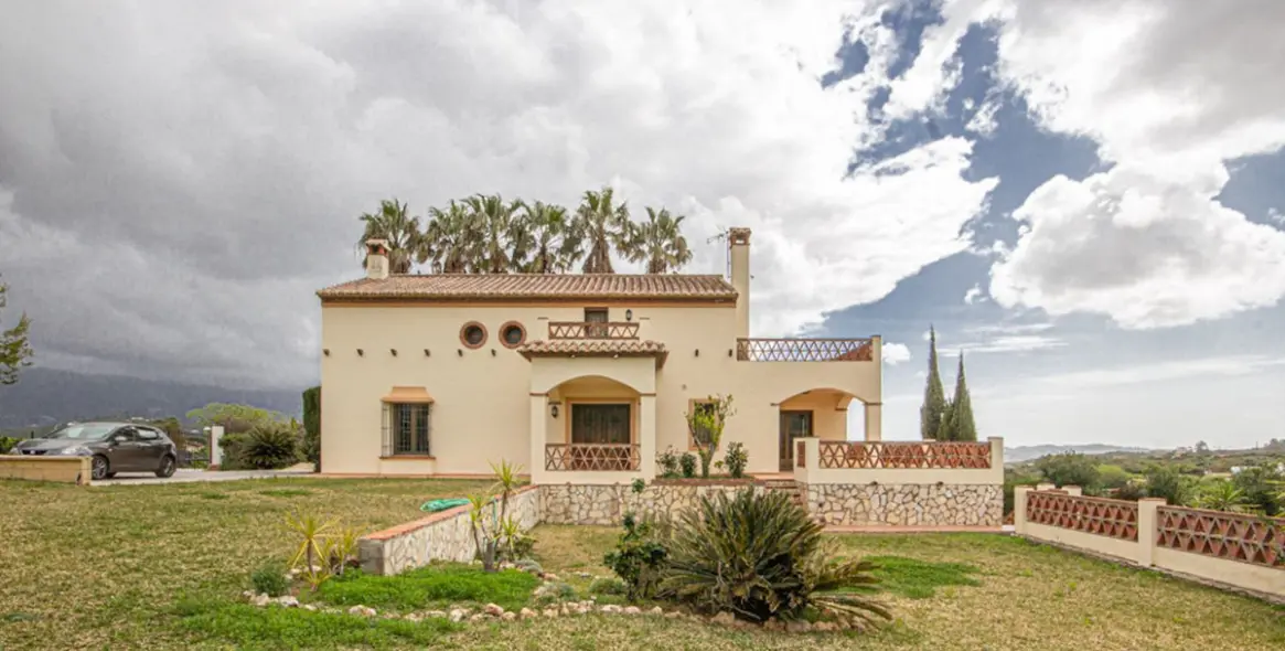 Продажа  отдельно стоящей виллы в La Cala de Mijas 2