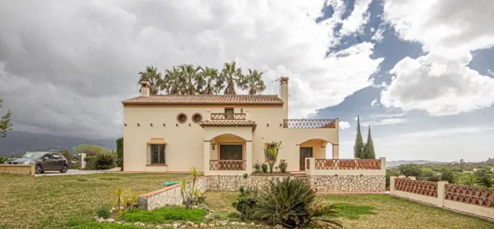 Продажа  отдельно стоящей виллы в La Cala de Mijas 1