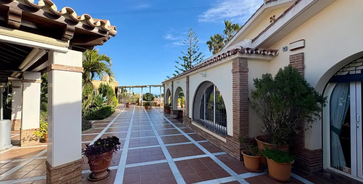 Продажа  отдельно стоящей виллы в Torreblanca 14