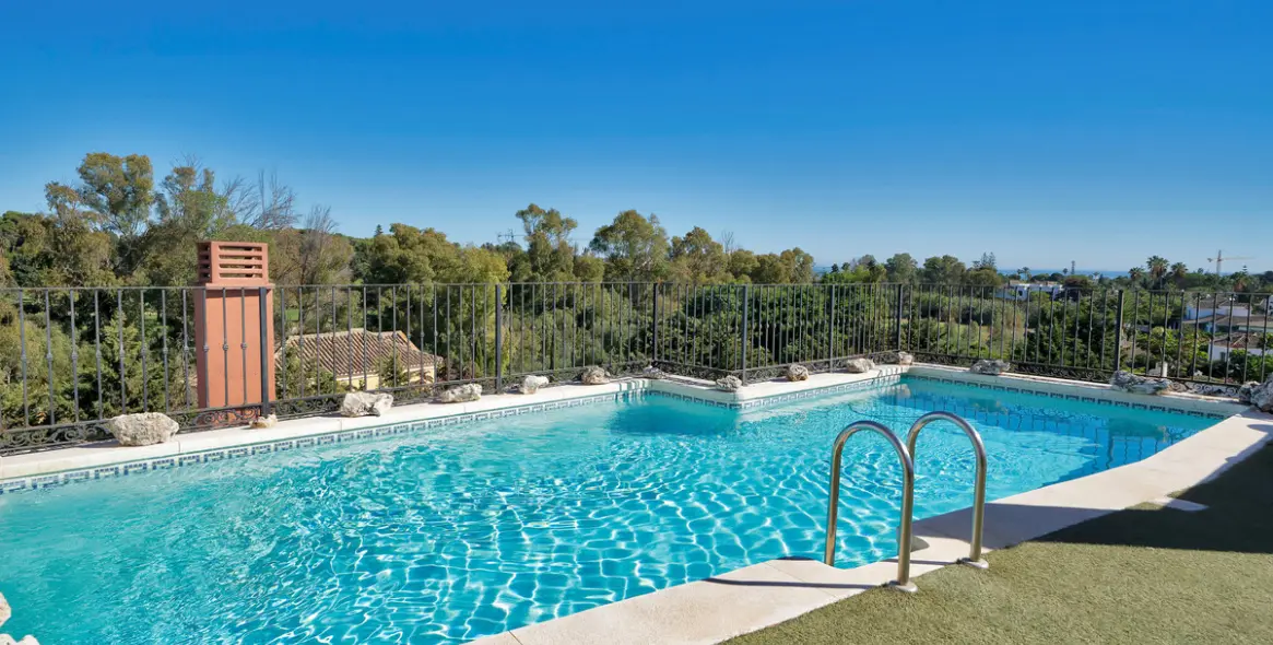 Продажа двухуровневого пентхауса в Guadalmina Baja 1