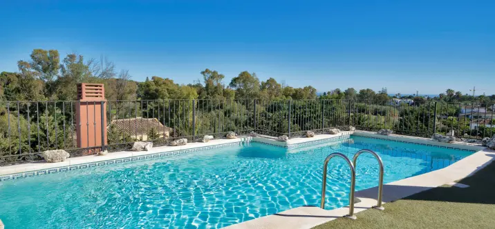 Продажа двухуровневого пентхауса в Guadalmina Baja 0