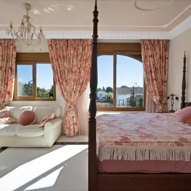 Продажа двухуровневого пентхауса в Guadalmina Baja