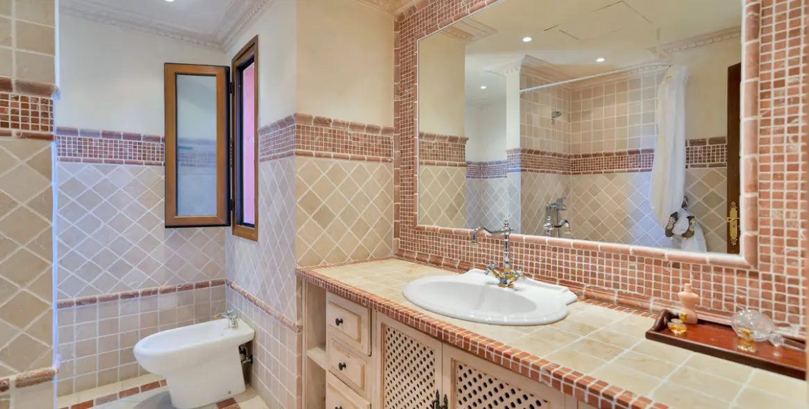 Продажа двухуровневого пентхауса в Guadalmina Baja 10