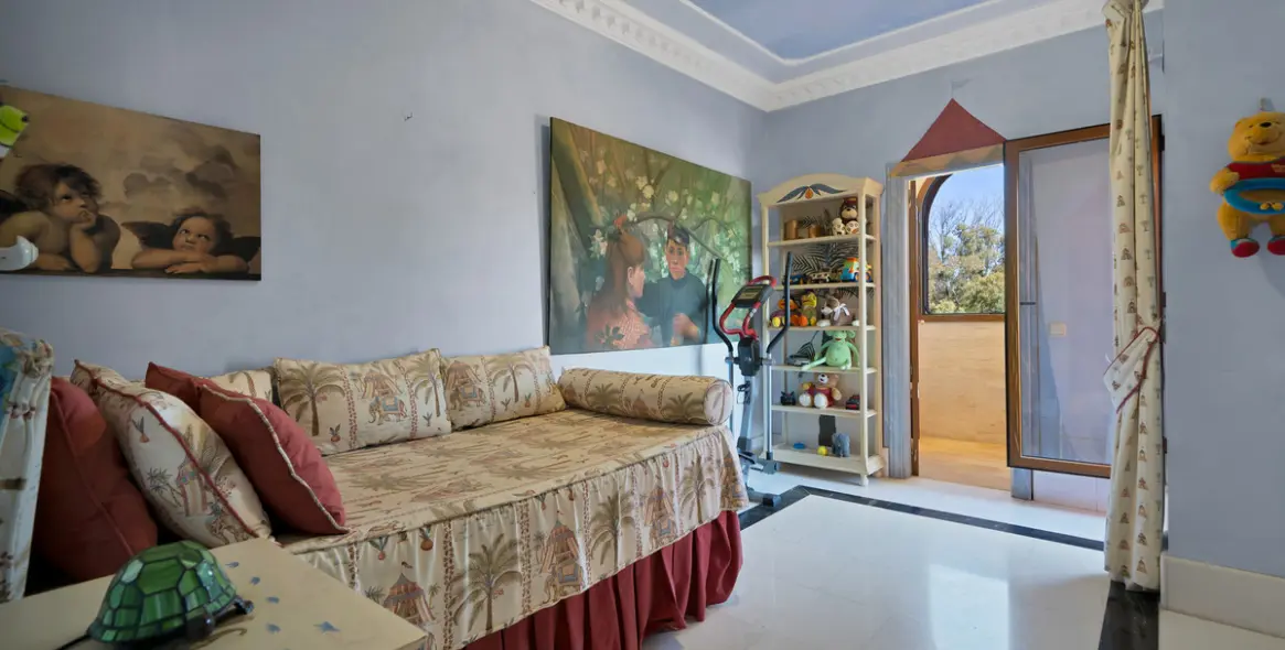 Продажа двухуровневого пентхауса в Guadalmina Baja 13