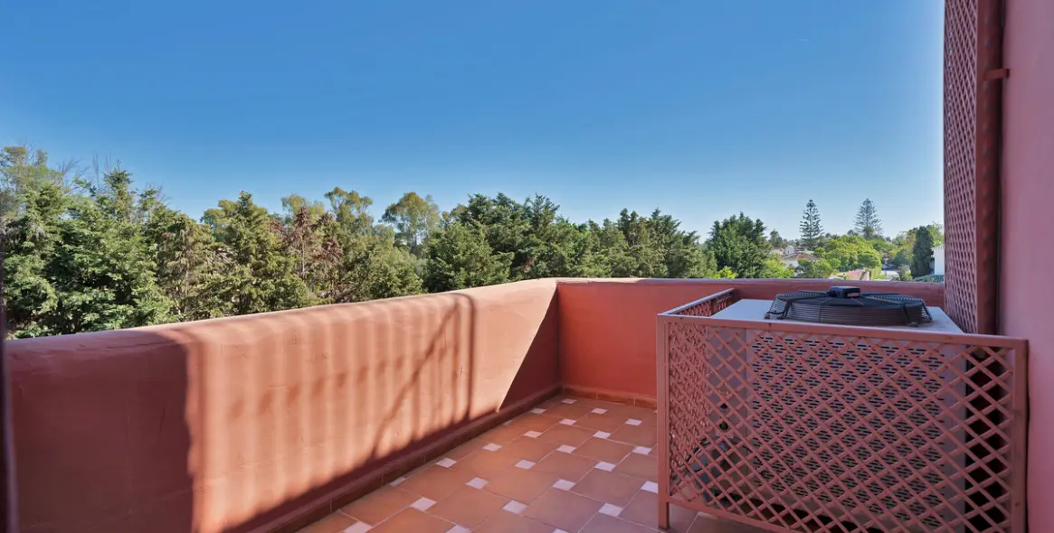 Продажа двухуровневого пентхауса в Guadalmina Baja 16