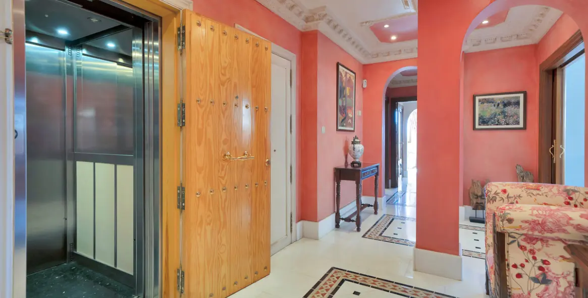 Продажа двухуровневого пентхауса в Guadalmina Baja 17