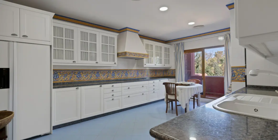 Продажа двухуровневого пентхауса в Guadalmina Baja 21