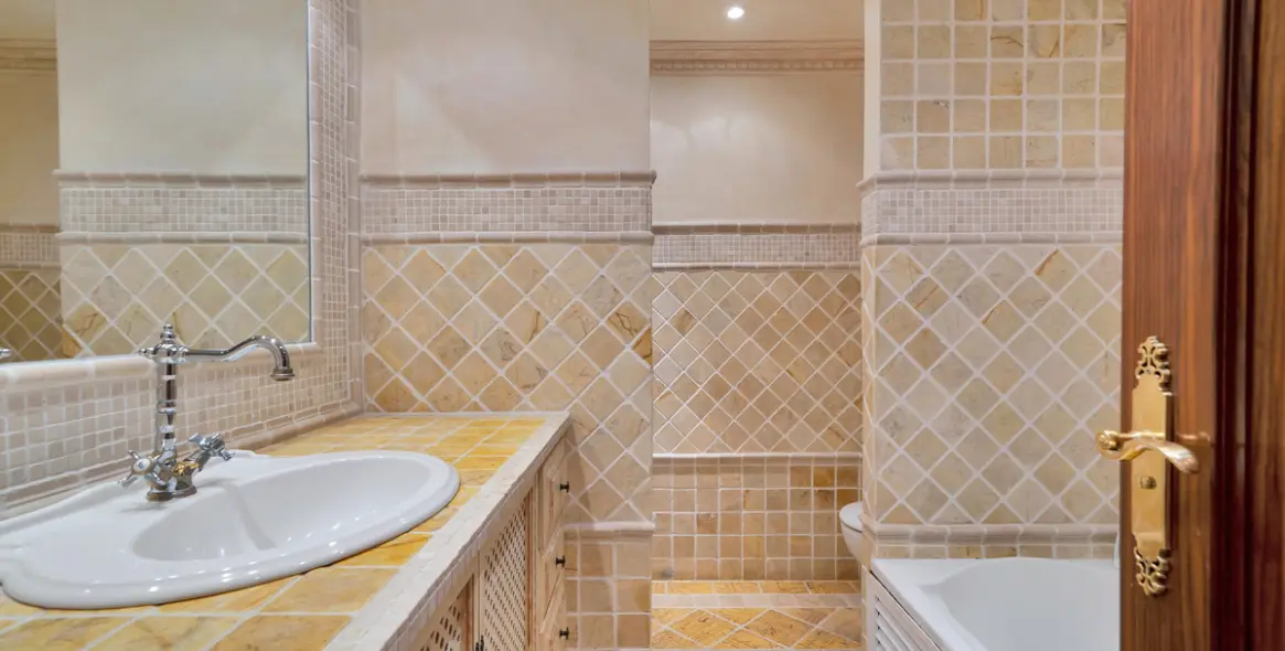 Продажа двухуровневого пентхауса в Guadalmina Baja 22