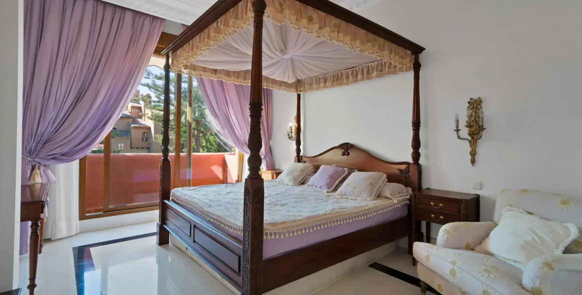 Продажа двухуровневого пентхауса в Guadalmina Baja 24